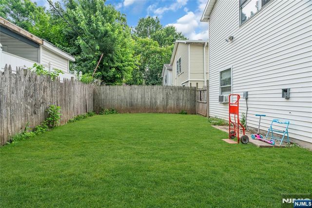 232 4th Street, Newark, NJ 07107