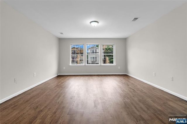 232 4th Street, Newark, NJ 07107
