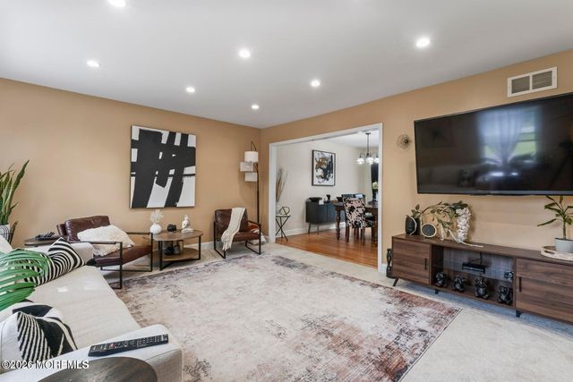 369 Frank Applegate Road, Jackson, NJ 08527