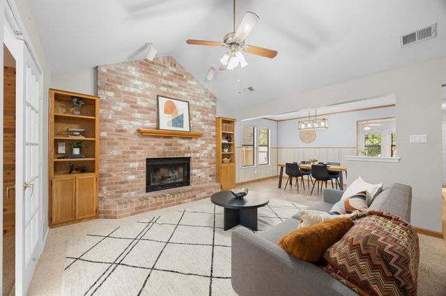 433 MAPLE RUN DR, Round Rock, TX 78664