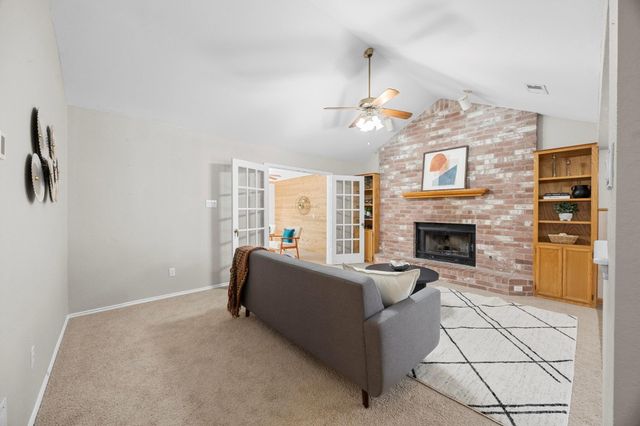 433 MAPLE RUN DR, Round Rock, TX 78664