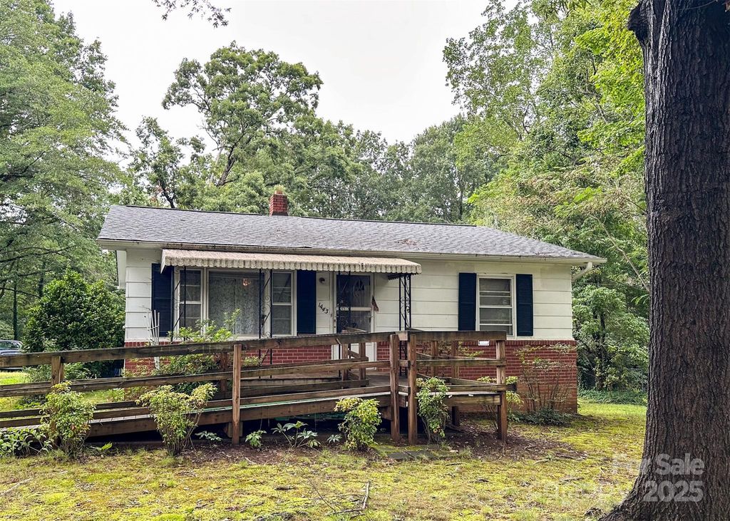 1443 9th Avenue SE, Hickory, NC 28602