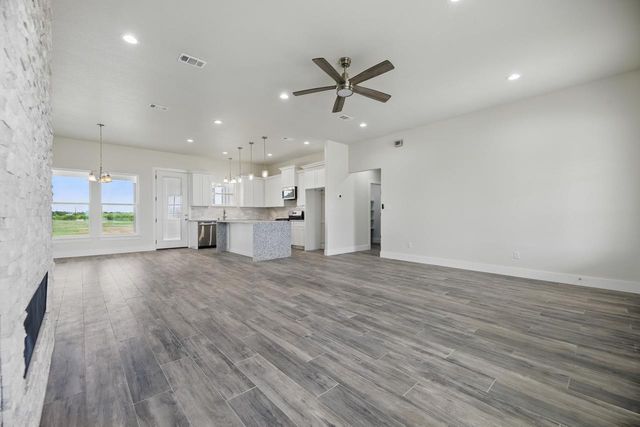 1487 County Road 405 RD, Lexington, TX 78947