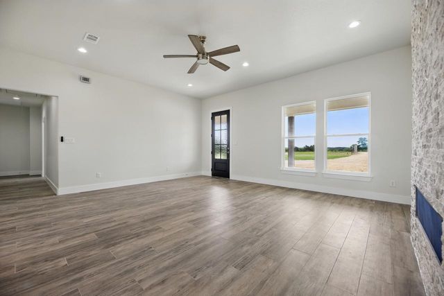 1487 County Road 405 RD, Lexington, TX 78947
