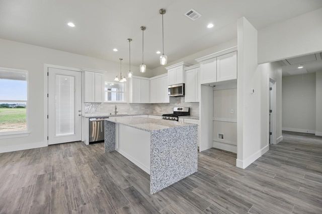 1487 County Road 405 RD, Lexington, TX 78947