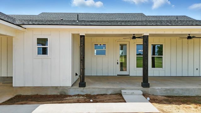 1487 County Road 405 RD, Lexington, TX 78947