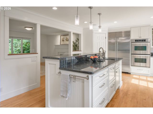 2145 FLORAL HILL Dr, Eugene, OR 97403