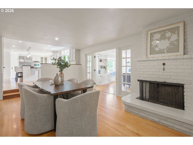 2145 FLORAL HILL Dr, Eugene, OR 97403