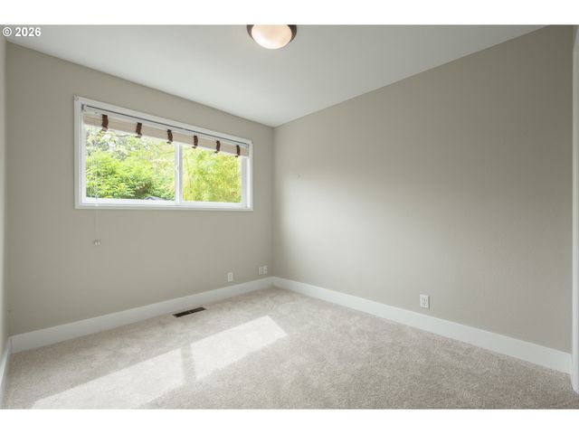 2145 FLORAL HILL Dr, Eugene, OR 97403
