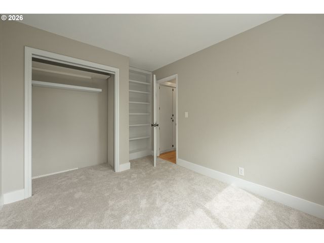 2145 FLORAL HILL Dr, Eugene, OR 97403