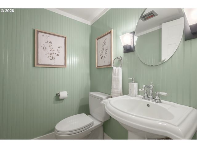 2145 FLORAL HILL Dr, Eugene, OR 97403