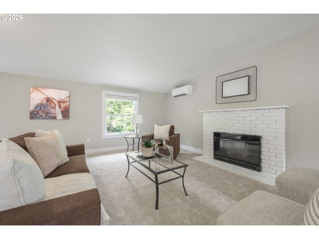 2145 FLORAL HILL Dr, Eugene, OR 97403