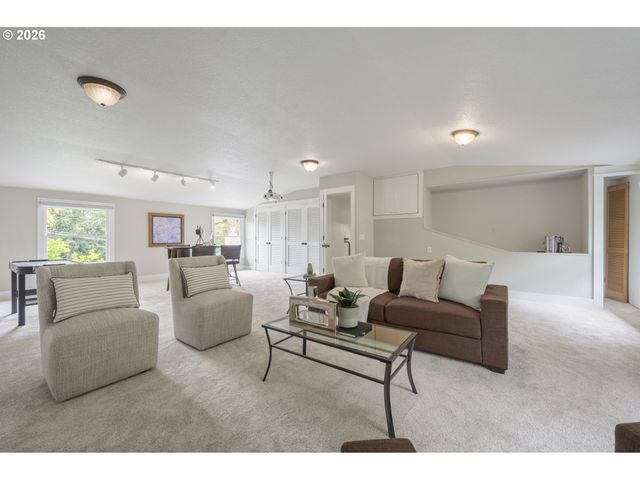 2145 FLORAL HILL Dr, Eugene, OR 97403