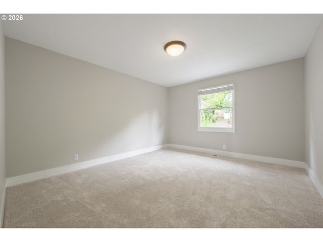 2145 FLORAL HILL Dr, Eugene, OR 97403