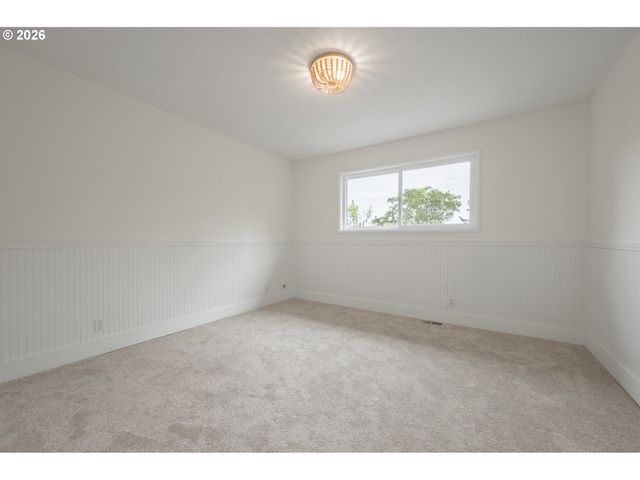 2145 FLORAL HILL Dr, Eugene, OR 97403