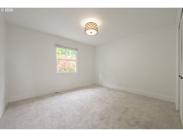 2145 FLORAL HILL Dr, Eugene, OR 97403