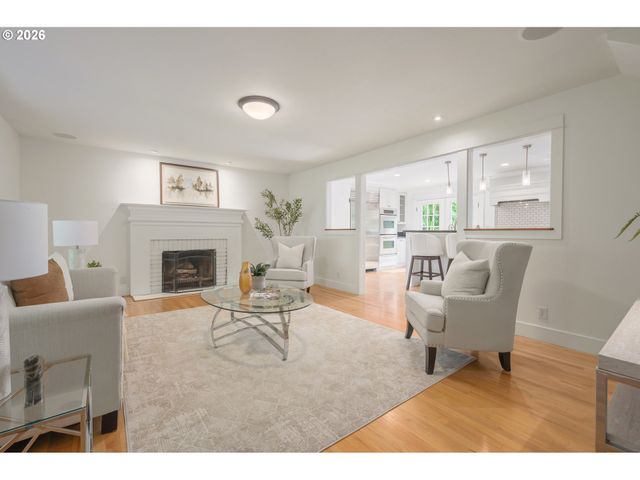 2145 FLORAL HILL Dr, Eugene, OR 97403