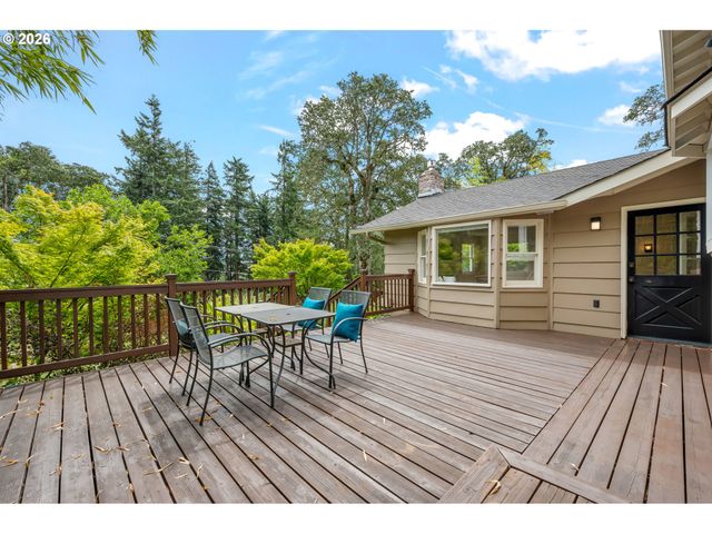 2145 FLORAL HILL Dr, Eugene, OR 97403