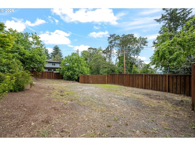 2145 FLORAL HILL Dr, Eugene, OR 97403