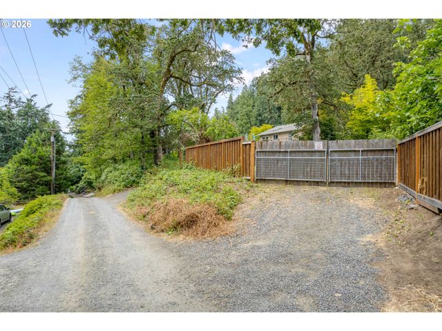 2145 FLORAL HILL Dr, Eugene, OR 97403