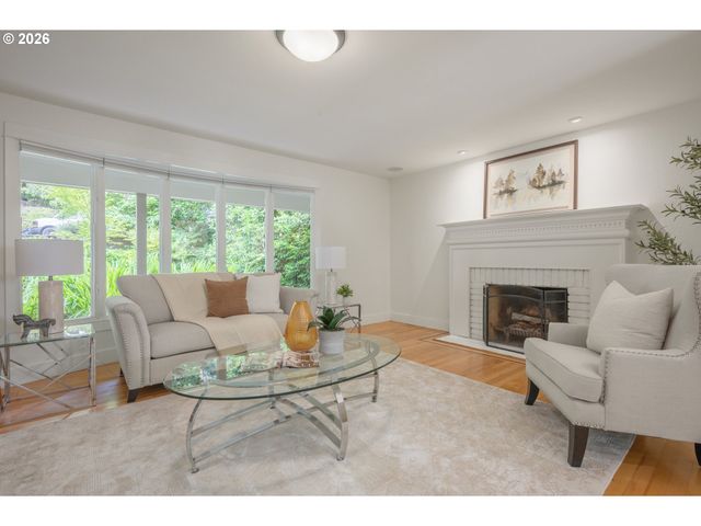 2145 FLORAL HILL Dr, Eugene, OR 97403