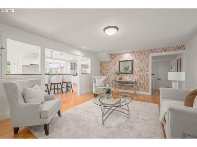 2145 FLORAL HILL Dr, Eugene, OR 97403