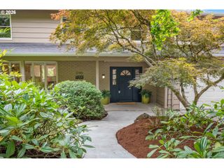 2145 FLORAL HILL Dr, Eugene, OR 97403