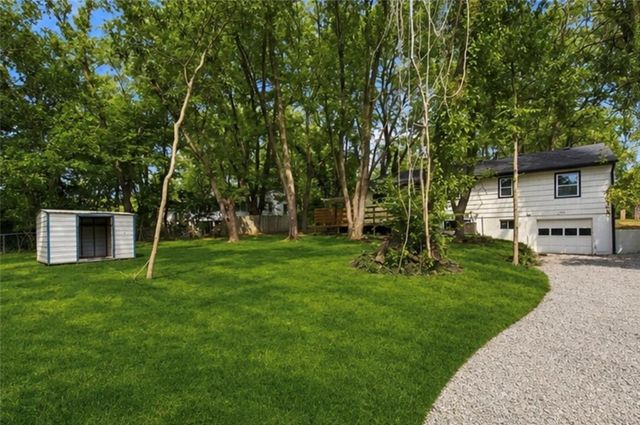 1724 S Trail Ridge Drive, Independence, MO 64050