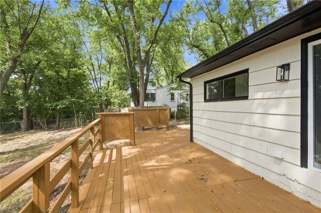 1724 S Trail Ridge Drive, Independence, MO 64050