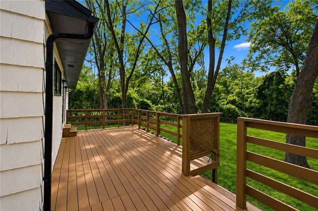 1724 S Trail Ridge Drive, Independence, MO 64050