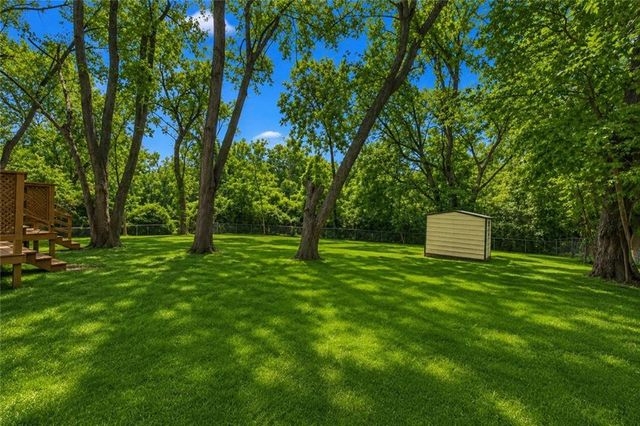 1724 S Trail Ridge Drive, Independence, MO 64050