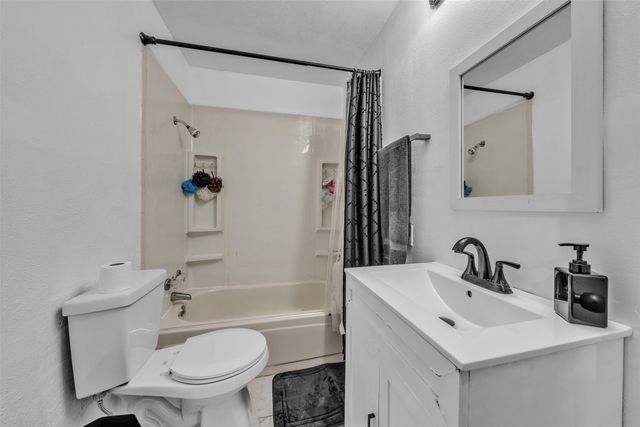 3017 Pueblo Trail, Lake Worth, TX 76135