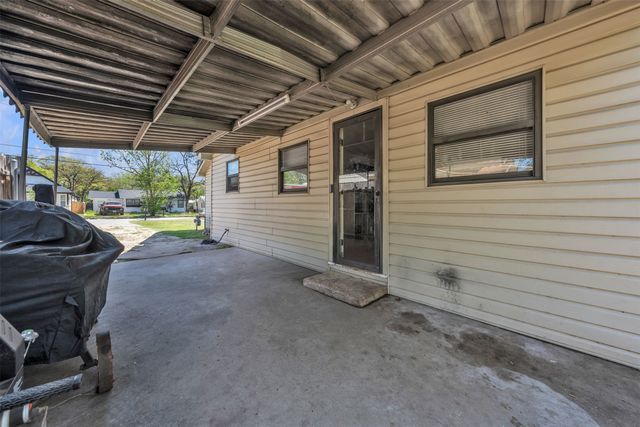 3017 Pueblo Trail, Lake Worth, TX 76135