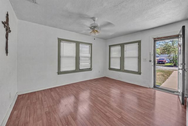 3017 Pueblo Trail, Lake Worth, TX 76135