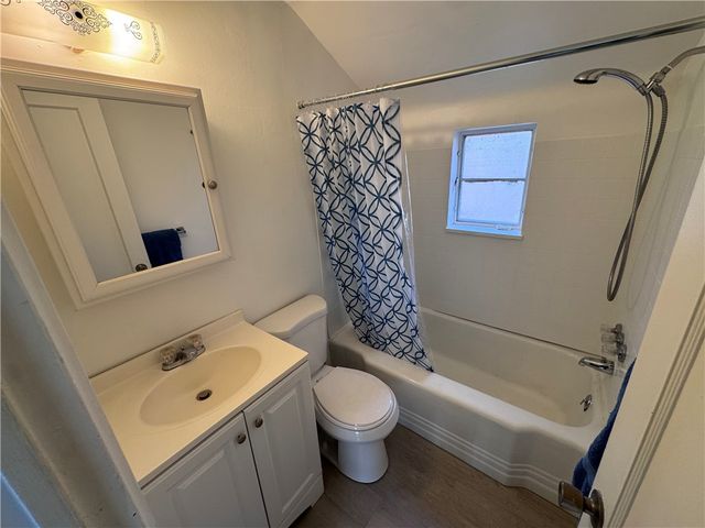 530 Maytide St, Carrick, PA 15227