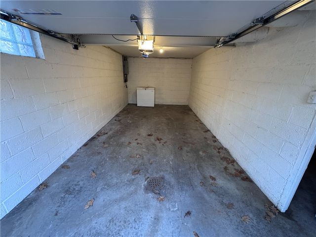 530 Maytide St, Carrick, PA 15227