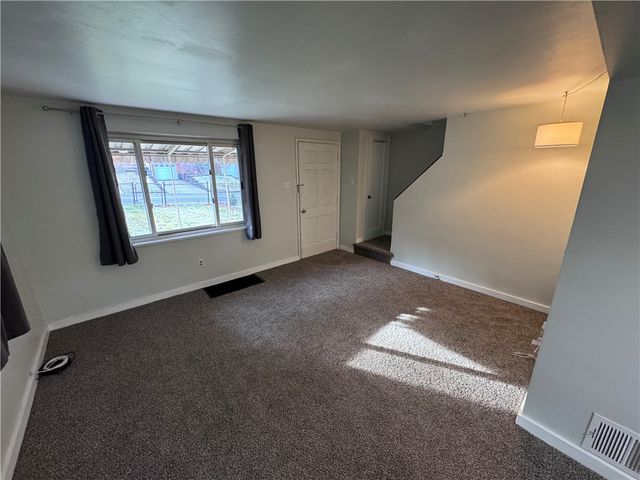 530 Maytide St, Carrick, PA 15227