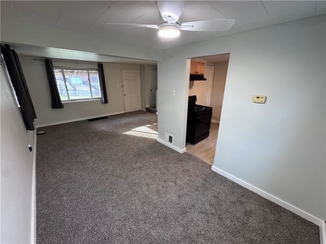 530 Maytide St, Carrick, PA 15227