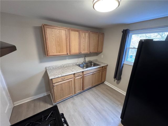 530 Maytide St, Carrick, PA 15227