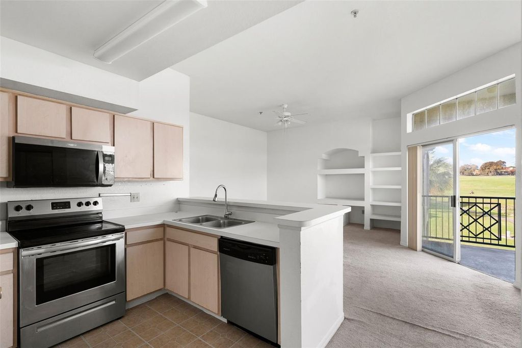 Image 15 of property listing at 7320 WESTPOINTE BOULEVARD 533, Orlando, FL 32835