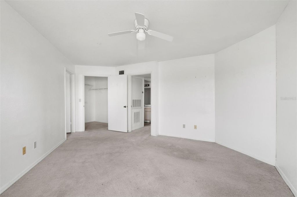 Image 22 of property listing at 7320 WESTPOINTE BOULEVARD 533, Orlando, FL 32835