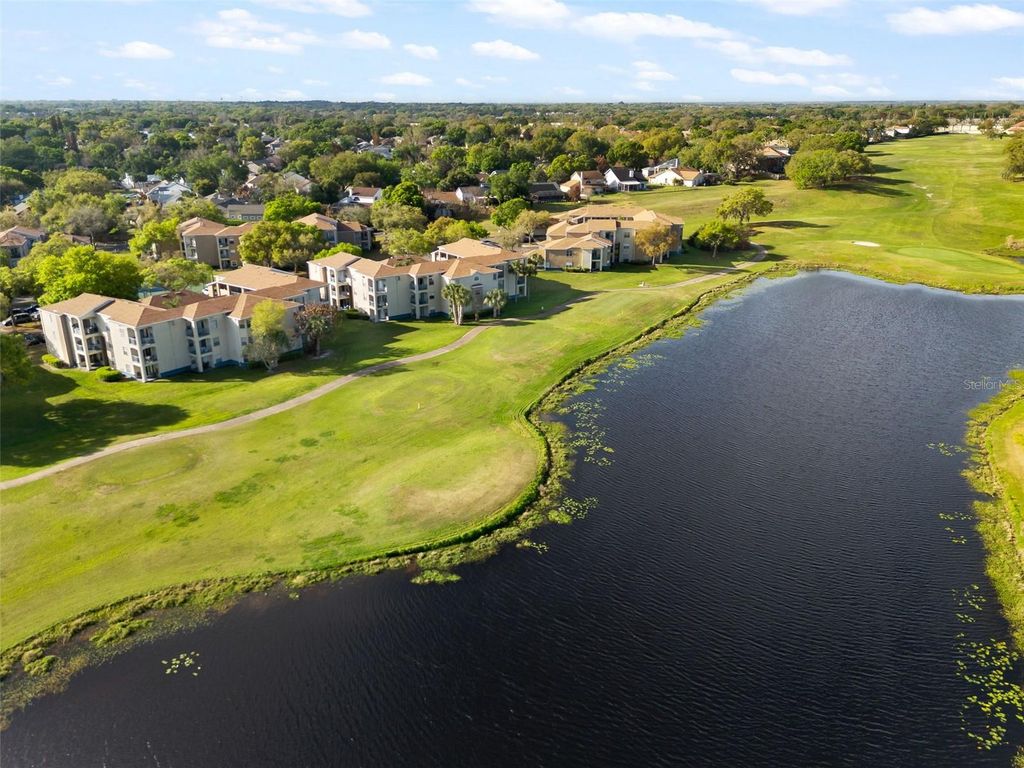 Image 4 of property listing at 7320 WESTPOINTE BOULEVARD 533, Orlando, FL 32835