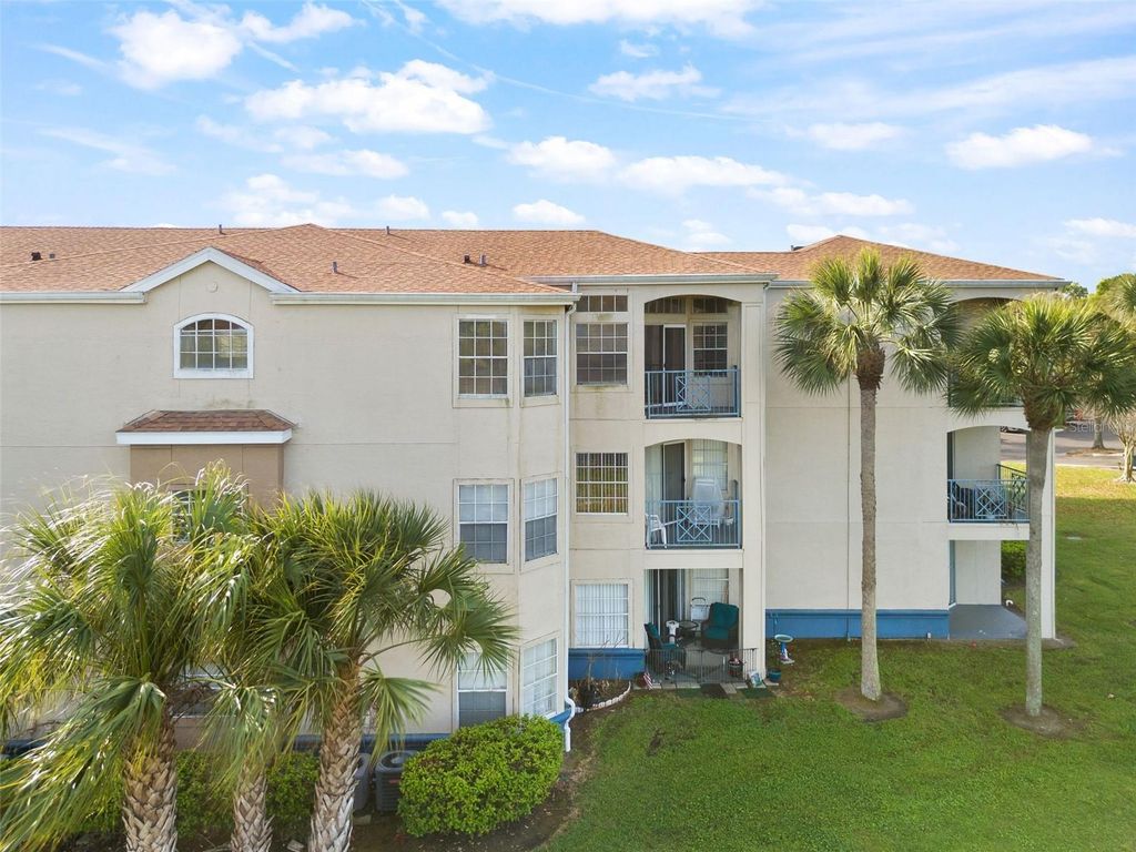 Image 6 of property listing at 7320 WESTPOINTE BOULEVARD 533, Orlando, FL 32835