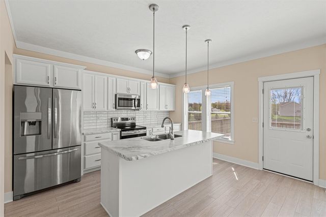 8534 E Barber Ridge Drive, Alto, MI 49302