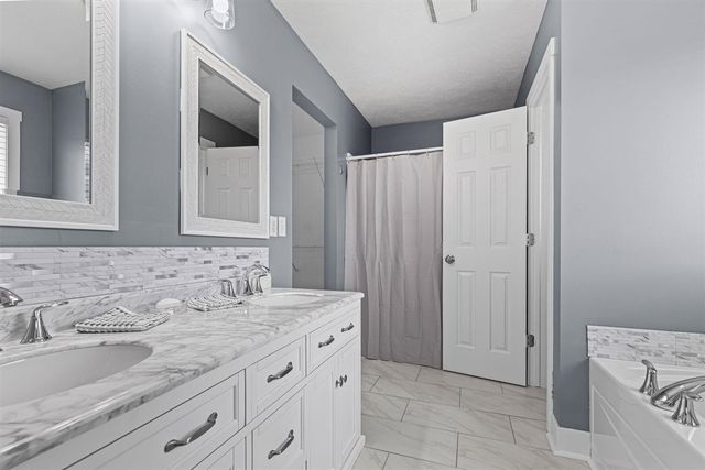 8534 E Barber Ridge Drive, Alto, MI 49302