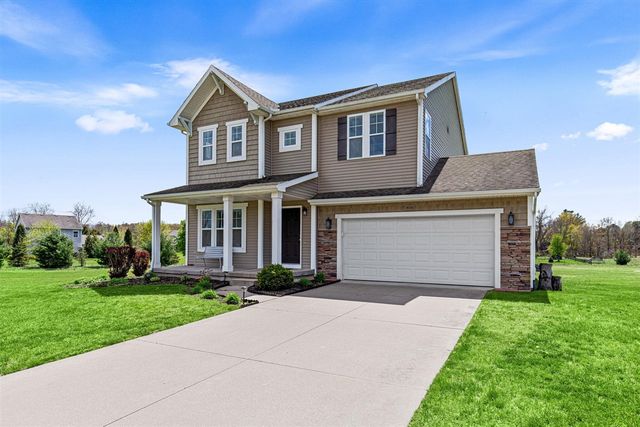 8534 E Barber Ridge Drive, Alto, MI 49302