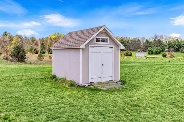 8534 E Barber Ridge Drive, Alto, MI 49302