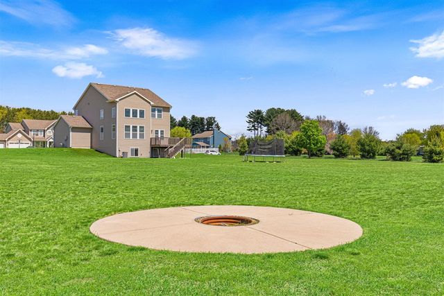 8534 E Barber Ridge Drive, Alto, MI 49302