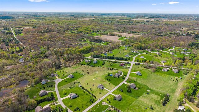 8534 E Barber Ridge Drive, Alto, MI 49302