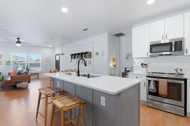 2410 Catherine Street, Dallas, TX 75211